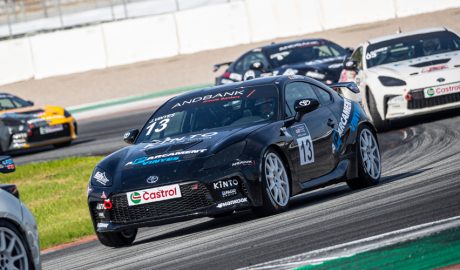 Joan Vinyes a l'interior del seu vehicle