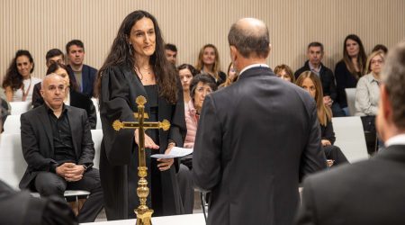 Nàdia Alís jurant el càrrec