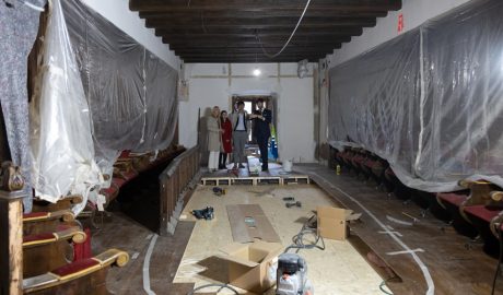 Els síndics i els cònsols visitant l'estat de les reformes a la Casa de la Vall