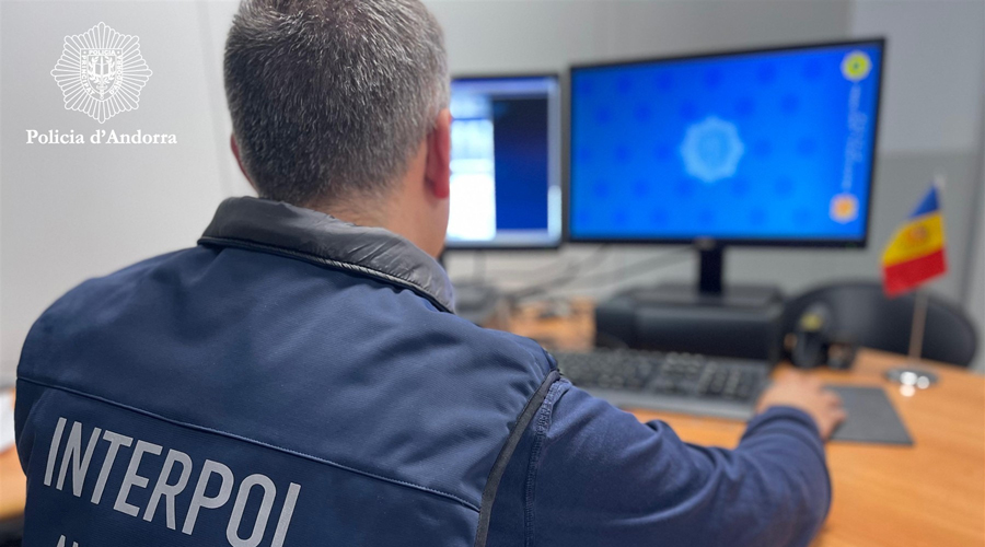 Un agent de la INTERPOL Andorra (Policia d'Andorra)
