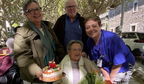 Rosa Barral celebrant els seus 101 anys de vida