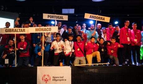 Algunes de les delegacions presents al trofeu