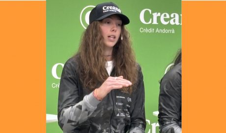 Carla Mijares explicant com és la pista de Levi