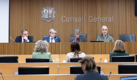 Segon per l'esquerra, el ministre d'Educació, Ladislau Baró