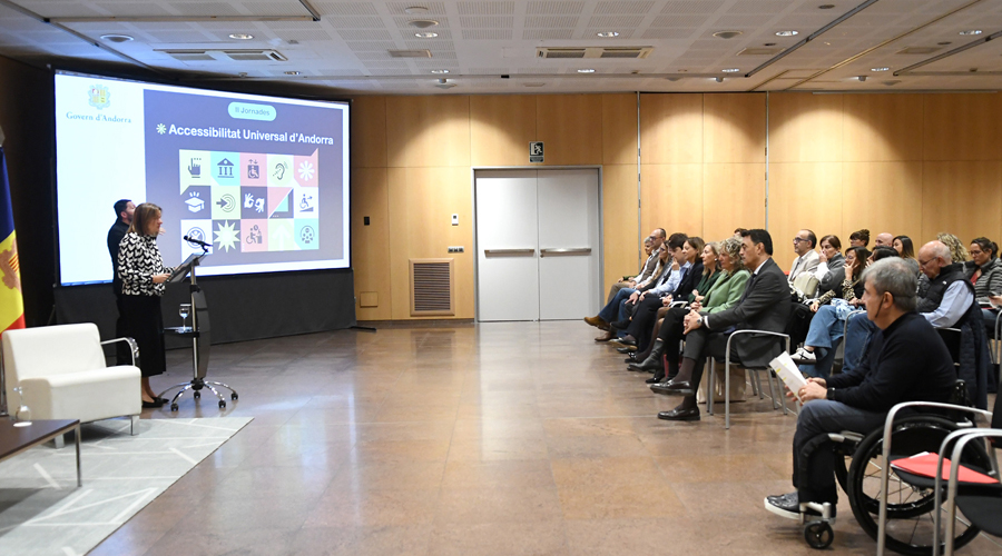 La ministra, Trini Marín, intervenint a les jornades (SFGA)