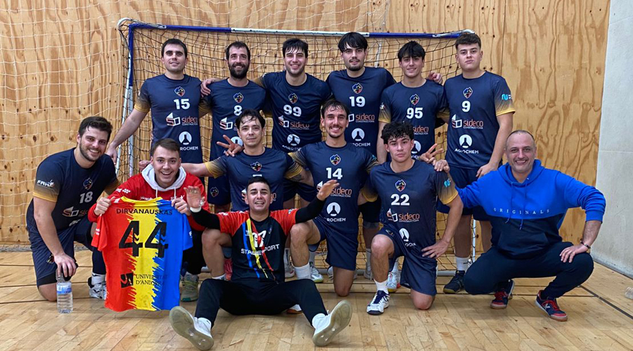 Els jugadors del Serradells després de la victòria