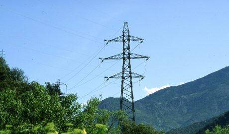 Una fotografia de l’actual línia d’alta tensió que connecta Andorra amb Espanya