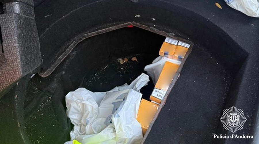 El doble fons d'un dels vehicles controlats per la Policia (Policia d'Andorra)