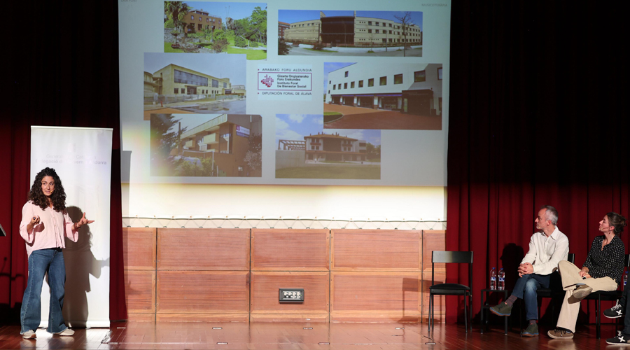 A l'esquerra, la musicoterapeuta Laia Font (Delegació de la Generalitat a Andorra)