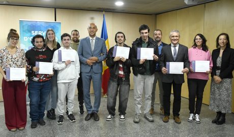 Jordi Puy amb els joves que han participat al programa Activa't