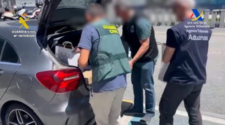 Desarticulació d'una organització que eludia el pagament de l'IVA en la venda de mòbils a través d'Andorra