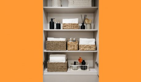 Un moble auxiliar que permet tenir el bany ben ordenat