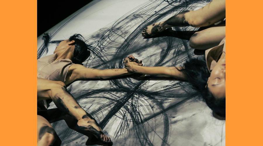 Una imatge de l'espectacle "Burnt Offering" (SFGA)