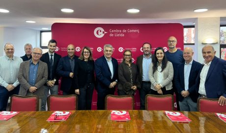 Foto de grup dels membres d'ambdues cambres de comerç