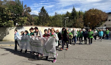 Una edició anterior de la caminada solidària contra el càncer a la Seu d'Urgell