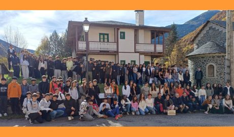 Fotografia grupal de l'acte d'homenatge