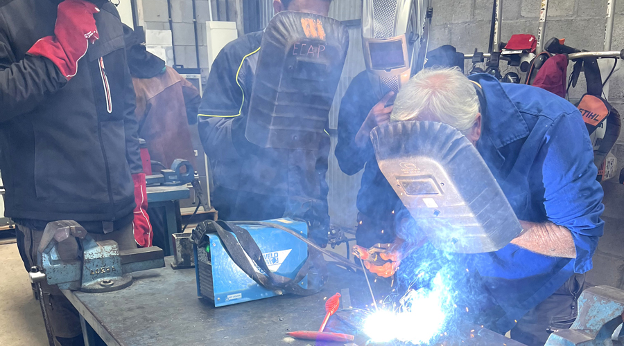 Formació de soldadura en l'àmbit de les explotacions agràries (Escola Agrària del Pirineu)