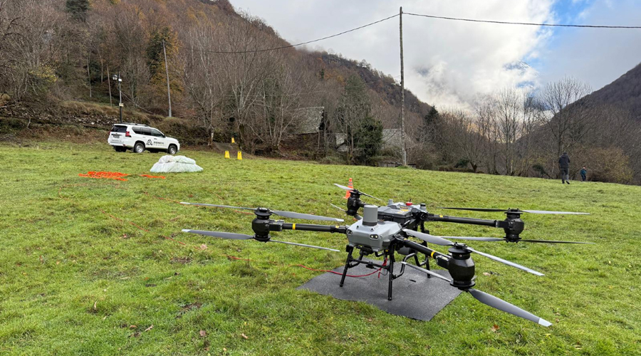 Un dels drons de càrrega a l'Aran (Govern.cat)