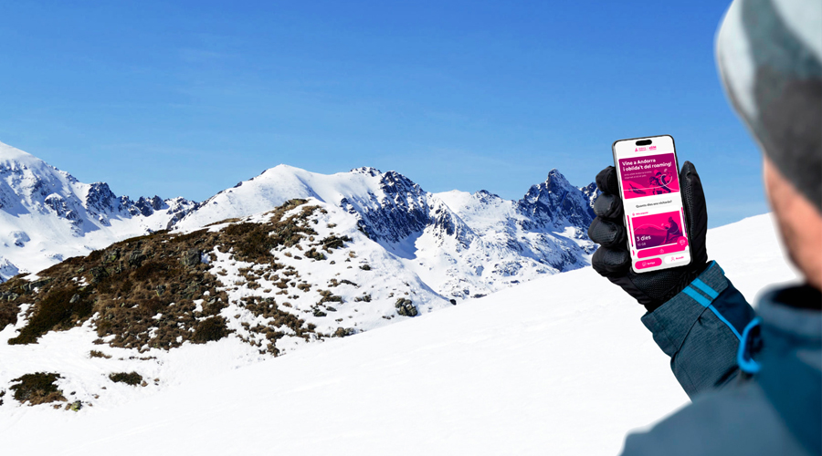 Un telèfon mòbil amb el servei eSIM descarregat (Andorra Telecom)