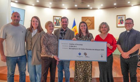 Lliurament del xec a Càritas d'Encamp