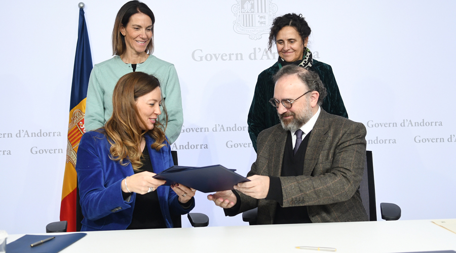 Asseguts, Helena Mas i Juli Minoves (SFGA)