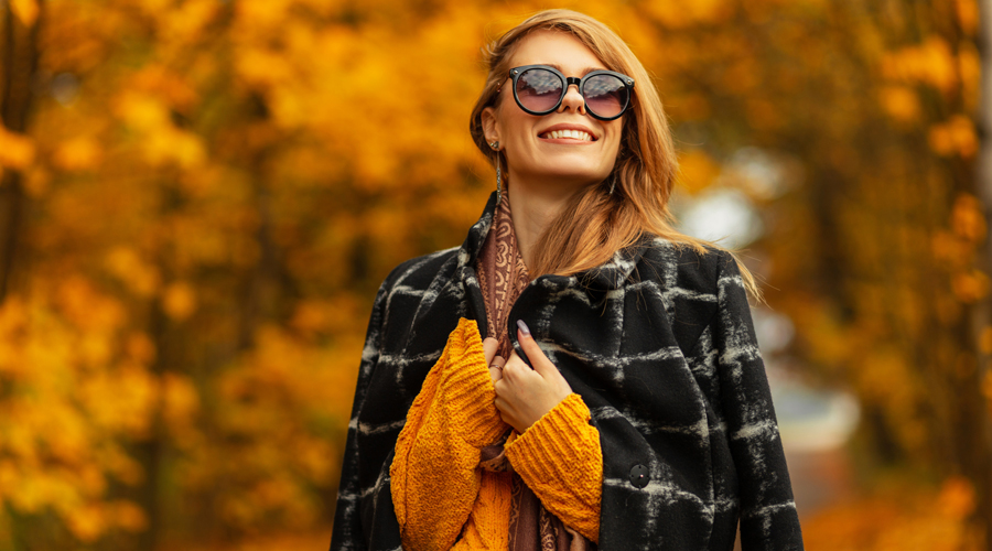 Una dona vestint amb les tendències d'aquesta tardor (Getty Images)