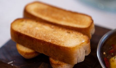 Unes llesques de pa torrat