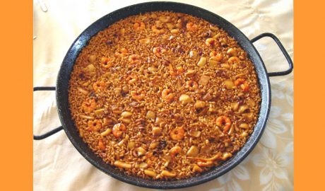 Espectacular paella d'arròs a banda