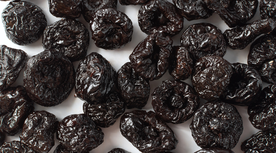 Les prunes seques són un laxant natural