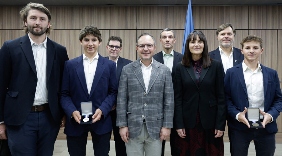 Espot i Bonell amb els membres de la federació (FGA)