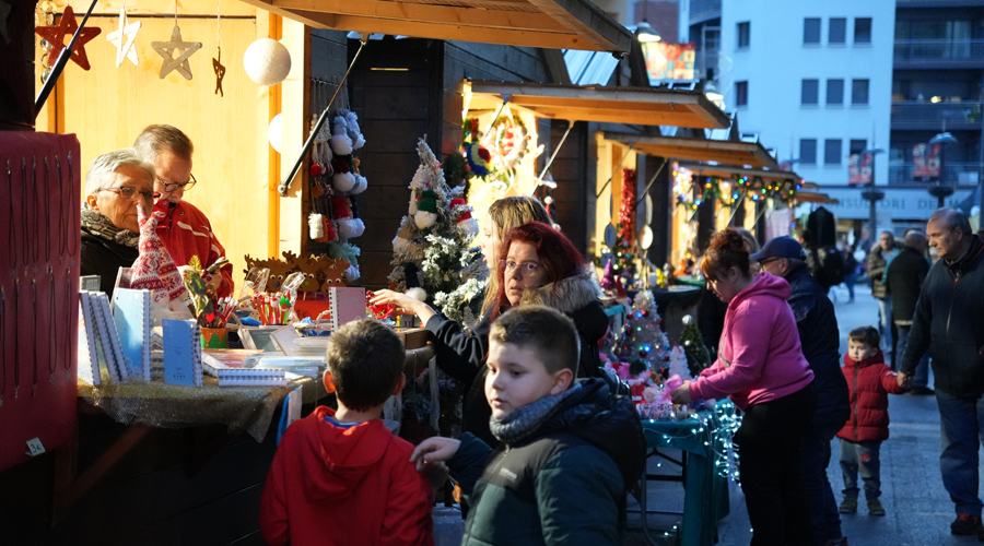 Un edició anterior de la Fira de Santa Llúcia (Comú de Sant Julià)