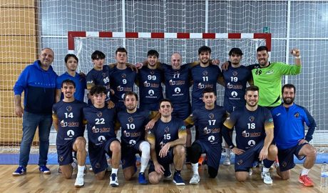 Els jugadors de l'Handbol Club Serradells