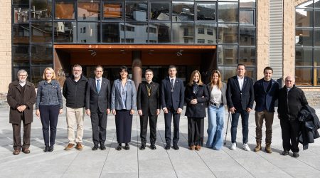 Al centre, el copríncep episcopal en la seva visita a la Massana