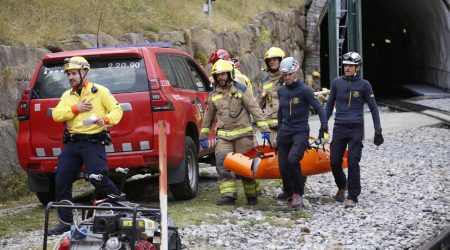 Membres dels serveis de salvament durant el simulacre