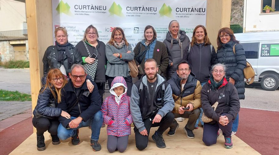 Els alumnes participants al taller de fotografia per a smartphone amb Marc Obiols, aquest diumenge. Foto: Curtàneu