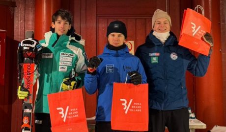 A l'esquerra, Àlvar Calvo, segon a l'eslàlom FIS de Ruka