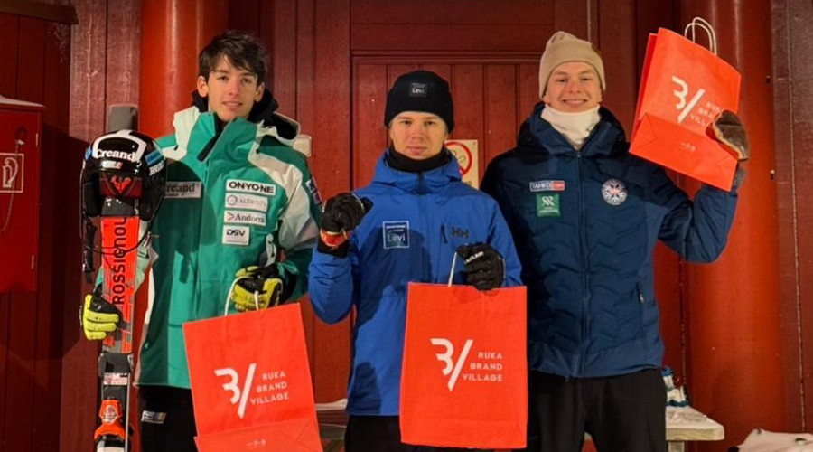 A l'esquerra, Àlvar Calvo, segon a l'eslàlom FIS de Ruka (FAE)