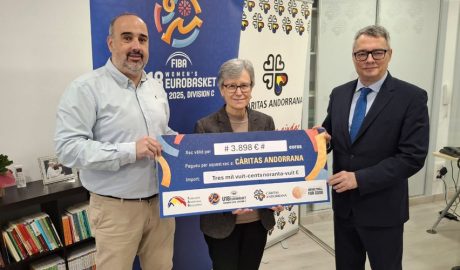 Lliurament del xec a Càritas Andorrana