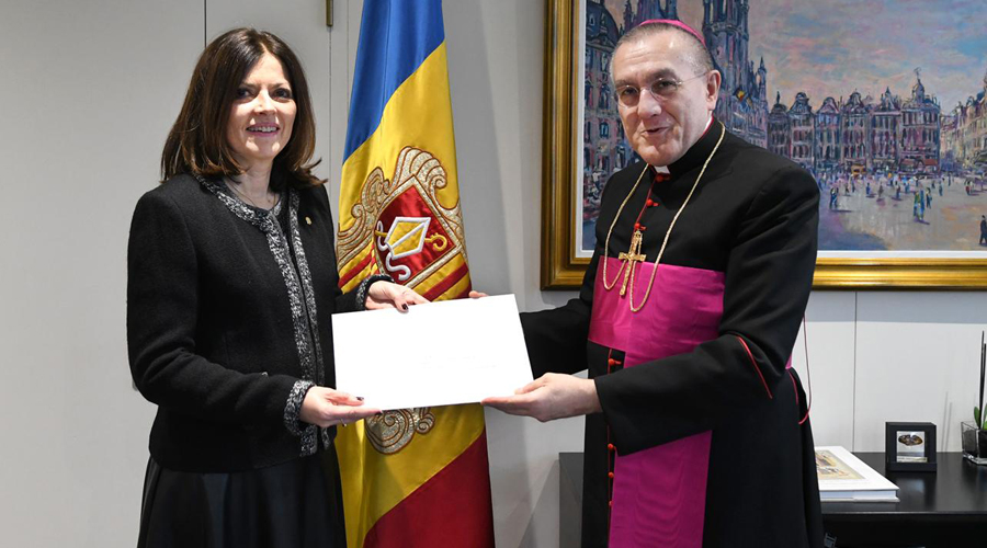 Imma Tor i Mons. Piero Pioppo (SFGA)