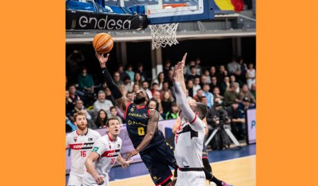 Shannon Evans en una acció ofensiva durant el partit contra el Granada