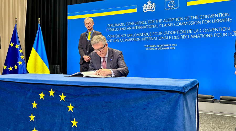 L'ambaixador, Vicenç Mateu, en la signatura del conveni (SFGA)