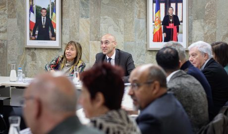 A l'esquerra, la ministra Marsol presidint el CES