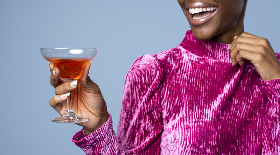 Una dona amb un vestit de vellut de festa (AMIC)