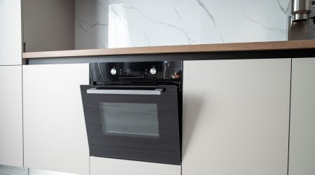 Un forn en una cuina