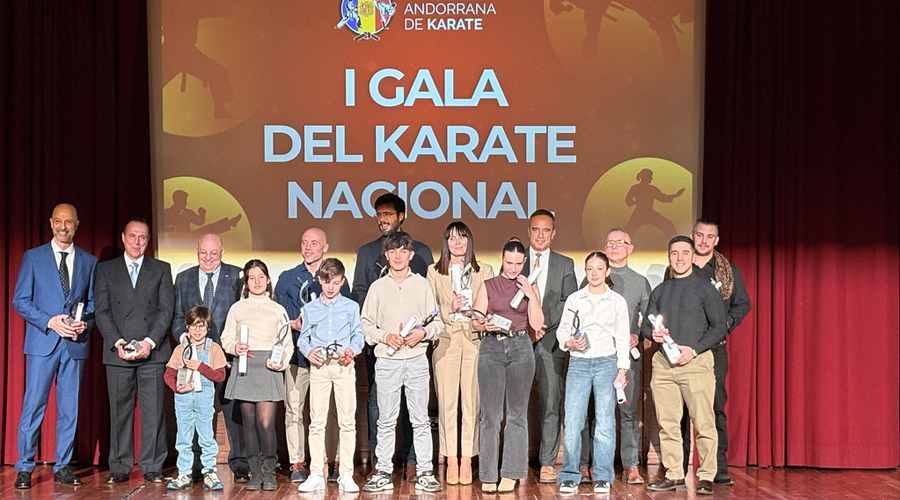 Les autoritats i els guardonats (FandKarate)