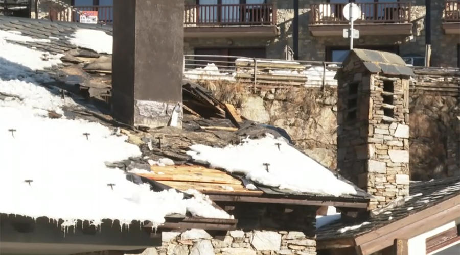 Coberta de l'edifici afectat per l'incendi (RTVA)