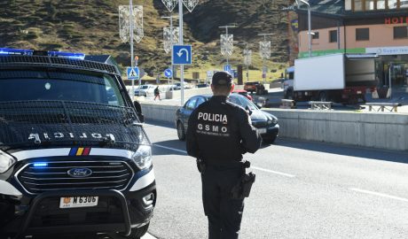 Tasques de vigilància de la Policia al Pas de la Casa