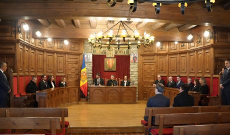 Al centre, el copríncep episcopal amb els cònsols