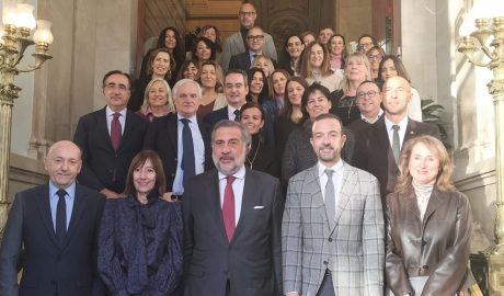 Foto de família de les dues delegacions