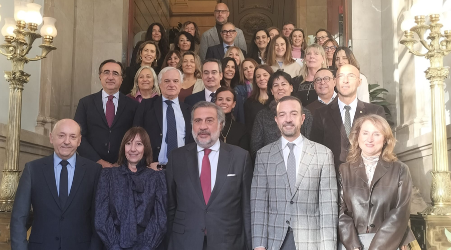 Foto de família de les dues delegacions (CCIS)